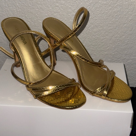 Fashion Nova Shiny Gold Heels - Picture 3 of 4